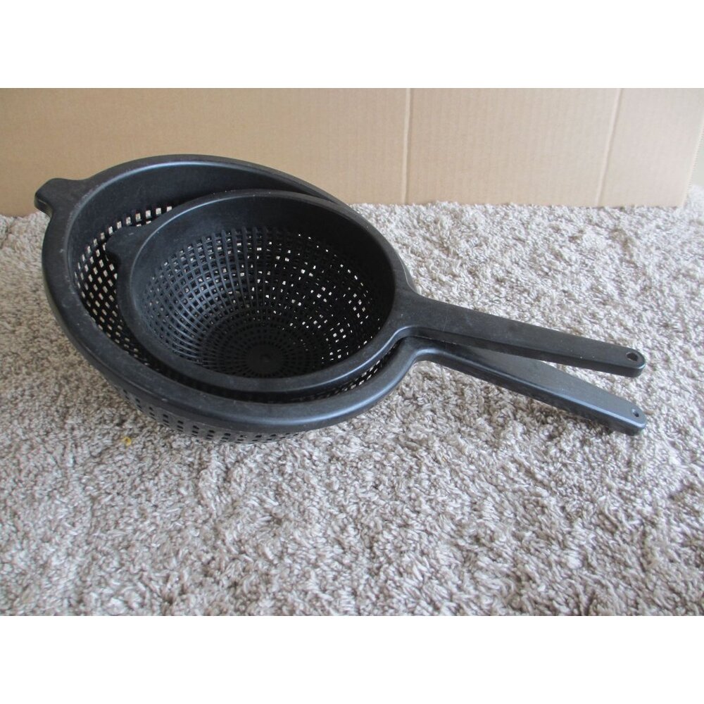 Lot of 2 Black Plastic Nesting Colanders With Handles Durable Kitchen Strainers